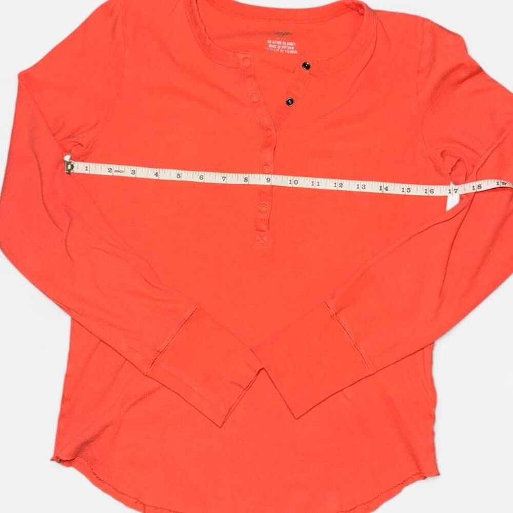 Aerie Coral / Salmon Orange Long Sleeve Henley Shirt with Raw Hem - Picture 2 of 6